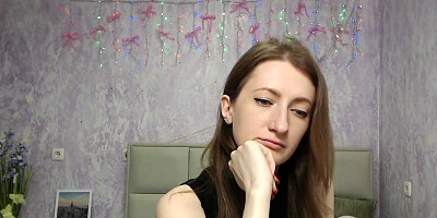 Brunette amateur in black bra chat on webcam show