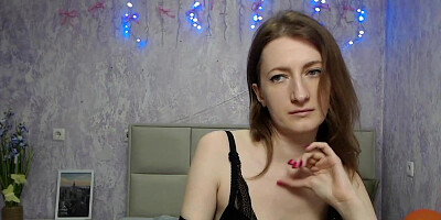 Brunette amateur in black bra chat on webcam show