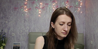 Brunette amateur in black bra chat on webcam show