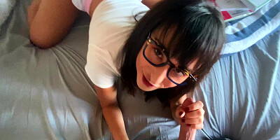 Isabella Nice uses vibrator on her clit while getting fucked