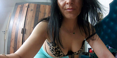 Milfycalla - I Rub My Pussy Until I Pee on My Pants