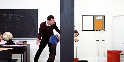 Cute coed is stuck and teacher takes advantage of it to fuck her