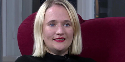 Die schwangere Lena W macht es sich selbst