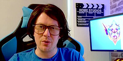 Adorable British chick sucking nerds cock