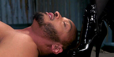 Black slave worship feet in stockings and lick pussy