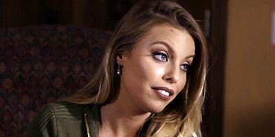 Voluptuous lip liner lesbos get nude together (Rina Ellis, Kristen Scott)