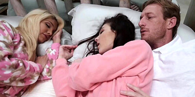 Elizabeth Jolie & Jenna Reid switch up daddys & get fucked in pajamas
