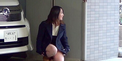 Japanese babes flashing