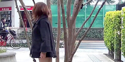 Japanese babes flashing