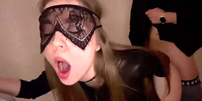 Поймал СТУДЕНТКУ в подъезде и жестко трахнул. ГЛУБОКИЙ МИНЕТ И СКВИРТ, кончил на ЛИЦО