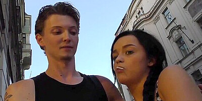 Attentive Man Picks Up Lovely 18-year-old Who Was In - Daphne Klyde