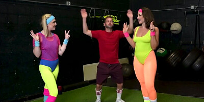 Fitness instructor and two babes are having 3some in the gym