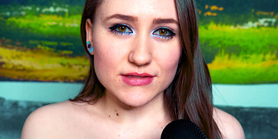 Lizzie Love plays with soaking wet pussy in close-up