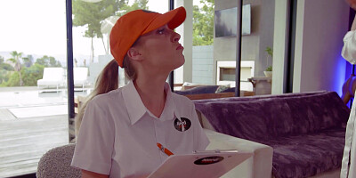 Extra delivery for hot MILF Jewelz Blu