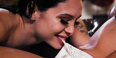 Paige Owens gets her pussy licked by Mia Moore
