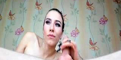 Cam Babe Loves Deepthroat