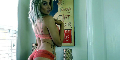 Marvelous, blondie mummy enjoys to be wild on web web cam and showcase her sizzling figure in underwear