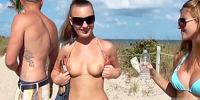 Amateur teen 18+ Fucks With A Stranger In A Moving Car