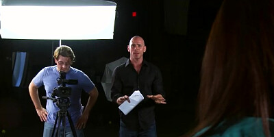 Big-natural-tit brunette Melina Mason fucks TV director on set