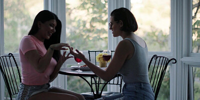 Dyke beauty squirts while strapon fucking gf