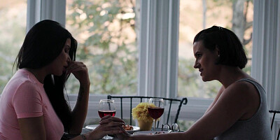 Dyke beauty squirts while strapon fucking gf