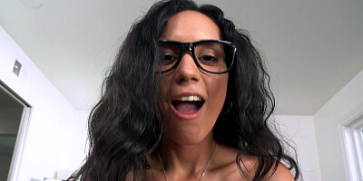 Beauty Tia Cyrus knows how to sell her wares