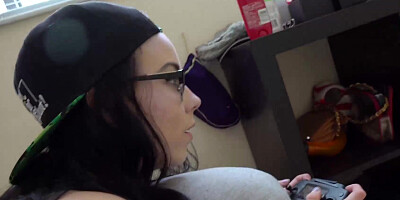 Nerdy gamer chick Bambi Black gets creampie