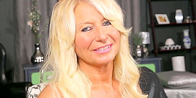 Getting To Know A Big-Titted, Hard-Nippled MILF - Annellise Croft - 40SomethingMag