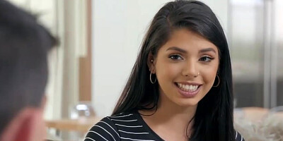 Gina Valentina and Mercedes Carrera are having a casual 3 way with Jordi, in his villa