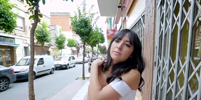 Pickup artist pays masseuse Alba DeSilva to fuck her at workplace