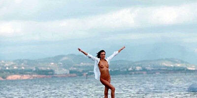 Female needs pecker and young man gets in bathtub for coition