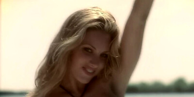 Drop-dead gorgeous blondes are posing naked at the beach