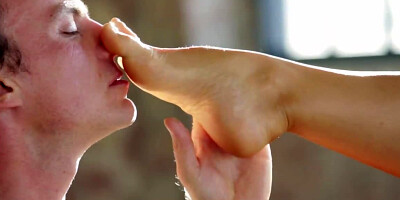 Exquisite ballet dancer with sexy feet blows fat cock