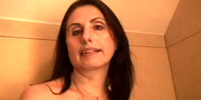 Super-Naughty gf takes a bathroom while on camera