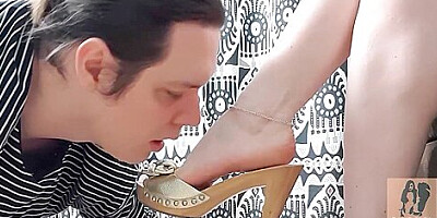Bare Foot Worship And Wooden Mules Shoejob