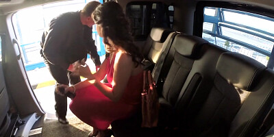 Italian lady Francesca Di Caprio rides hard shaft in the backseat of a car