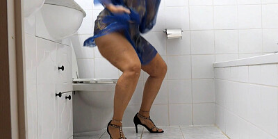 Beautiful Blonde Amateur Mature Enjoys Sex