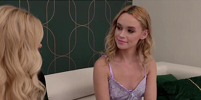 Khloe Kingsley Shows Serene Siren Her Attention To Detail