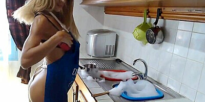 Model instagram Deefeng did a cooking tutorial