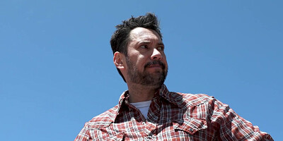 Teen lets stepfather using her backdoor