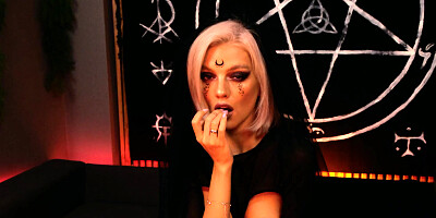 Hot witch OwlCrystal has anal sex