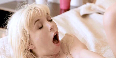 Kenzie Reeves keeps her legs up with her pussy on display