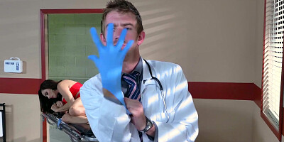 Prostitute Ariella Ferrera gets soapy, dirty with the doctor in the tub