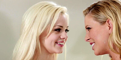 Two blonde women get it on with a dude in the bedroom