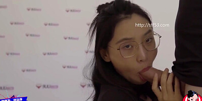 June Liu 刘玥 / SpicyGum – Sucky-Sucky and feet wank by a Asian Hotty with high heel and ebony stocking