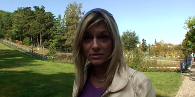 Molten light-haired COUGAR has a 3some at the park