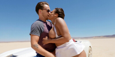 Great desert sex with hot latina Luna Star