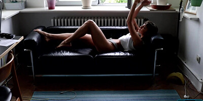 Tiny Romanian model shows amazing body