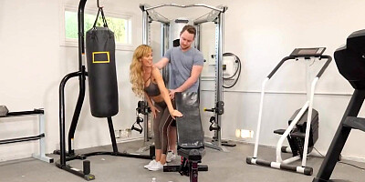 Blowjob juicy cherie deville grinds her plump pussy