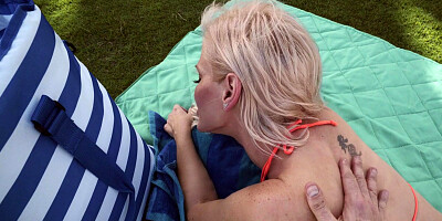 Casca's Akashova bald pussy swallowing pulsating dick of Tony Rubino